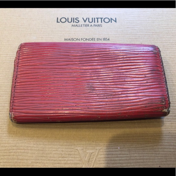 Authentic Louis Vuitton red Epi key ring wallet - Picture 2 of 9
